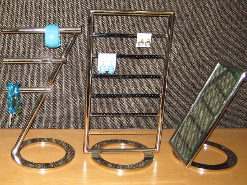 jewellry stands - custom freestanding displays by Visual Millwork
